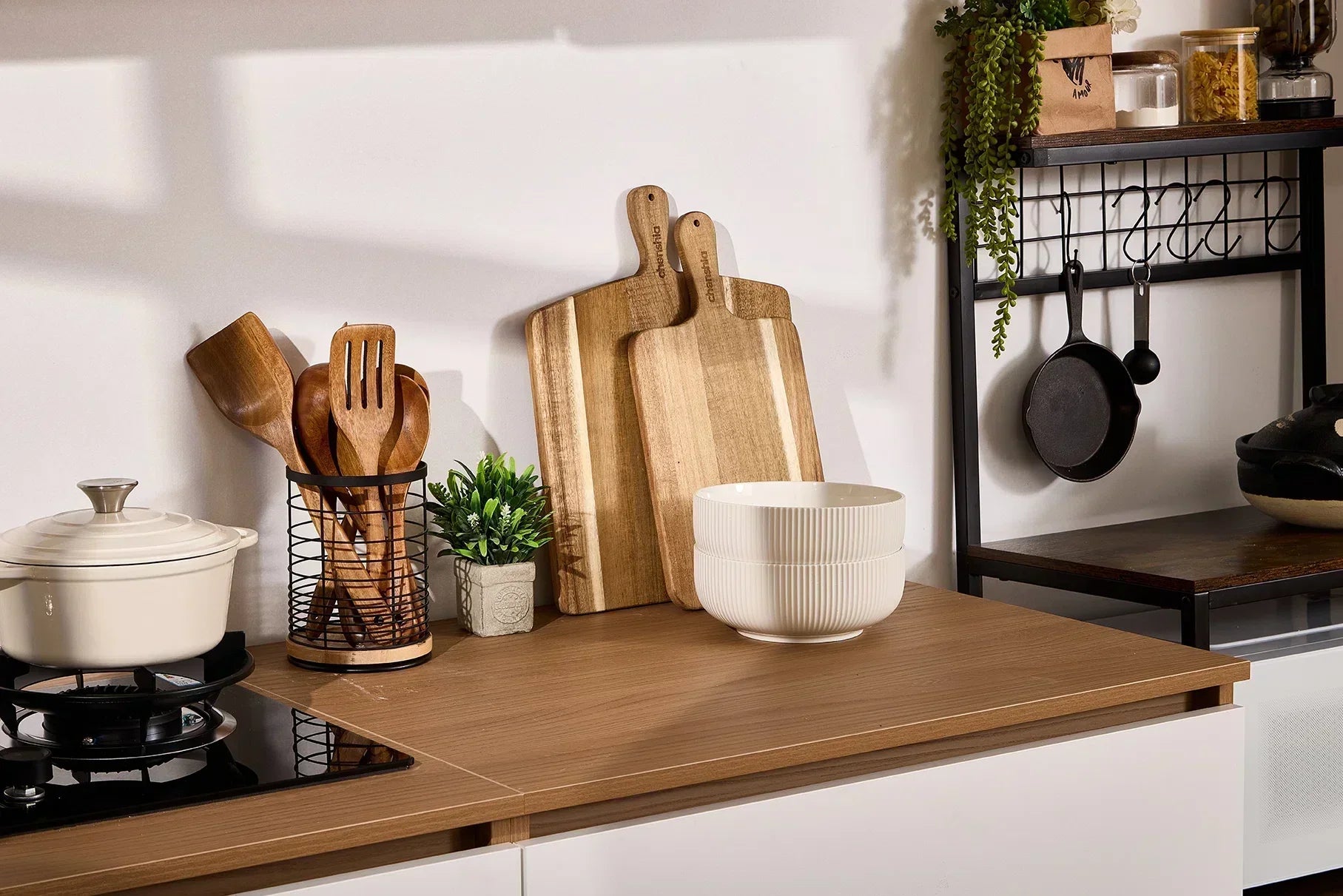 Kitchen & Dining
