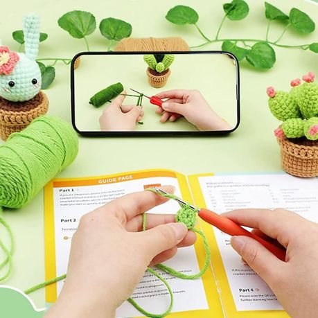 Beginner DIY Crochet Kit - 31 Piece