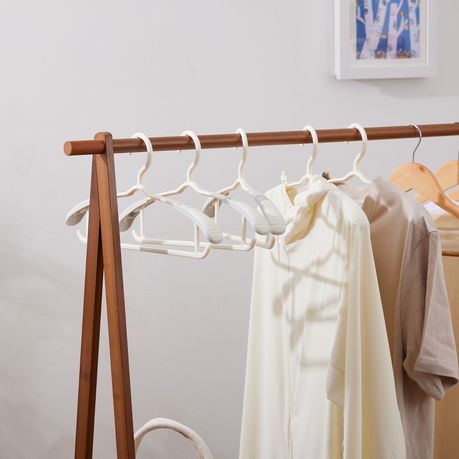 Plastic Clothes Hangers