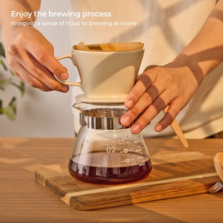 600ml Glass Pour Over Coffee Server With Wooden Handle & Spout
