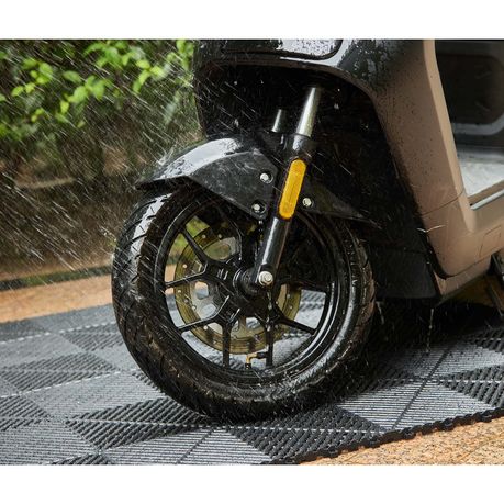 16-Piece Interlocking Garage Floor Tiles - Black