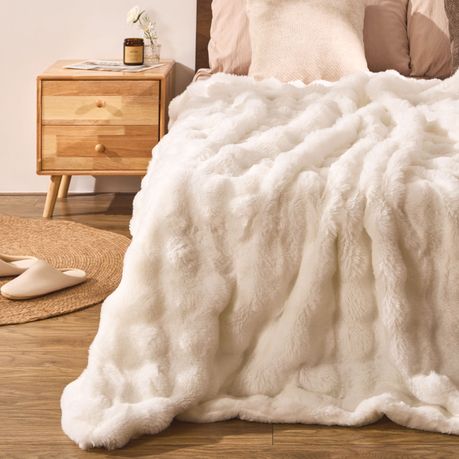 Faux Rabbit Fur Blanket 2m Heavy Thick Plush Bedroom Lounge Decor